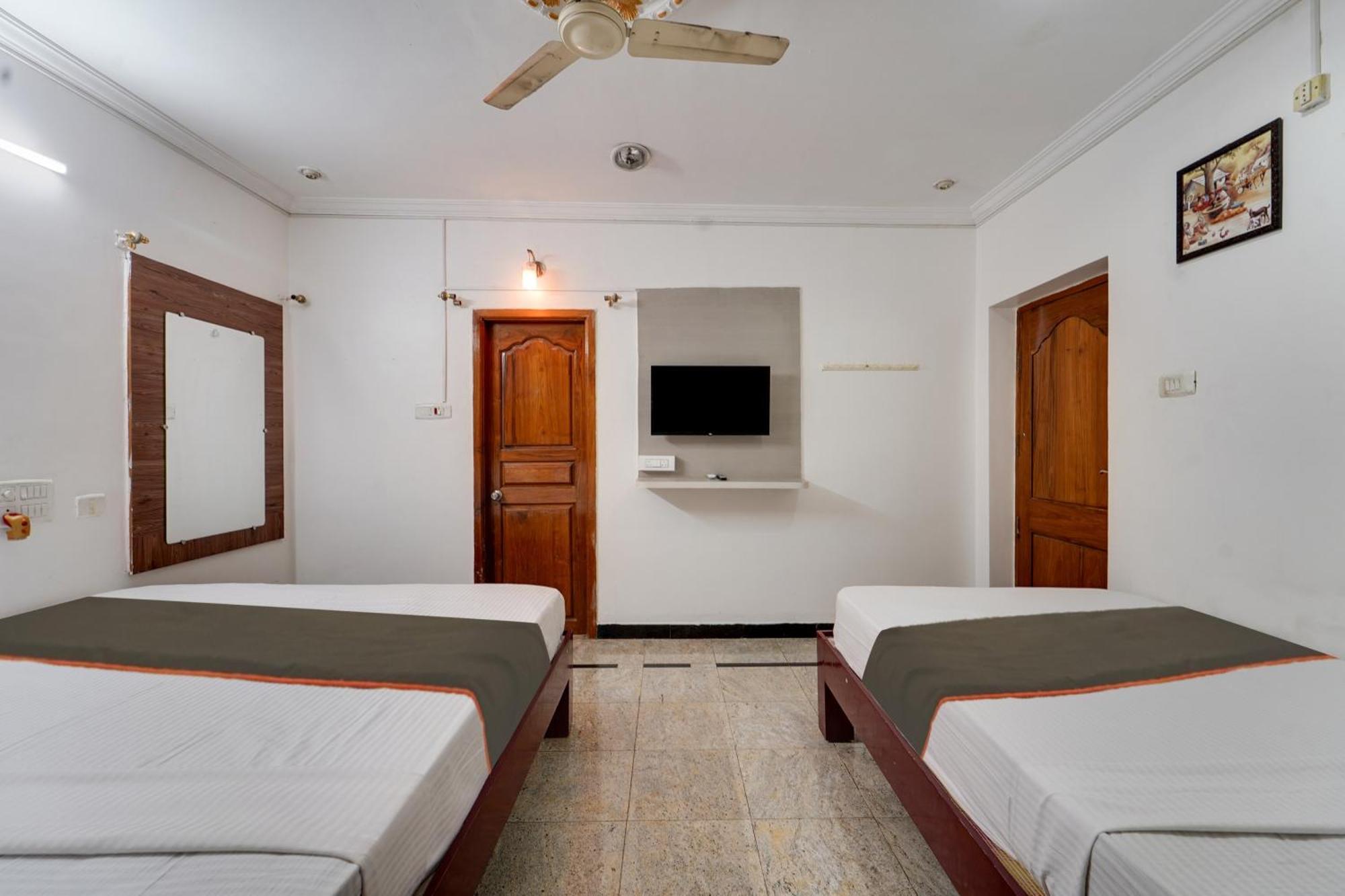 טירופאטי Collection O Mahika Homestay מראה חיצוני תמונה